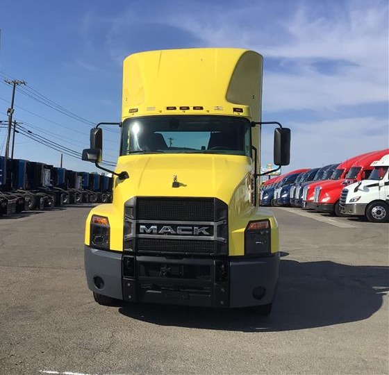 Tractocamión Mack Anthem AN64T 6x4 2023 — Camiones de Cama y Chasis