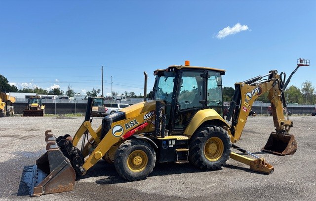 Retroexcavadora Caterpillar 420 XE 4x4 2022 — Ontario, Canadá