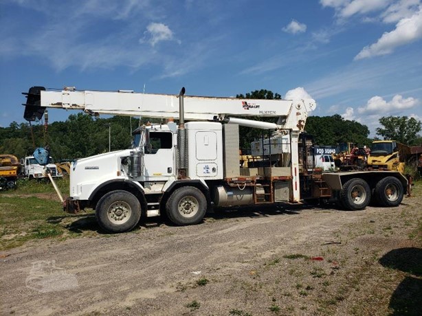 Chuto Kenworth T800 2007 con grúa Weldco Hydralift HL30TC70 de 30 t y quinta rueda — Camiones con Pluma