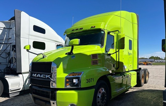 Tractocamión Mack Anthem 6x4 con dormitorio 2023 — Illinois, EE.UU.