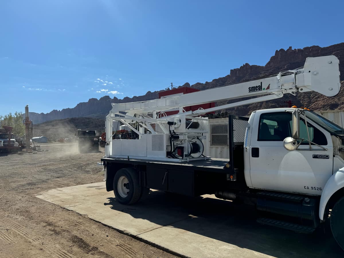 2009 10T Smeal Pump Hoist (Ford F-650) — Camiones Especializados