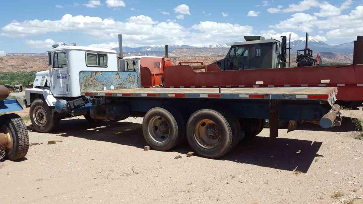 1981 International Paystar 5000 Flatbed Truck