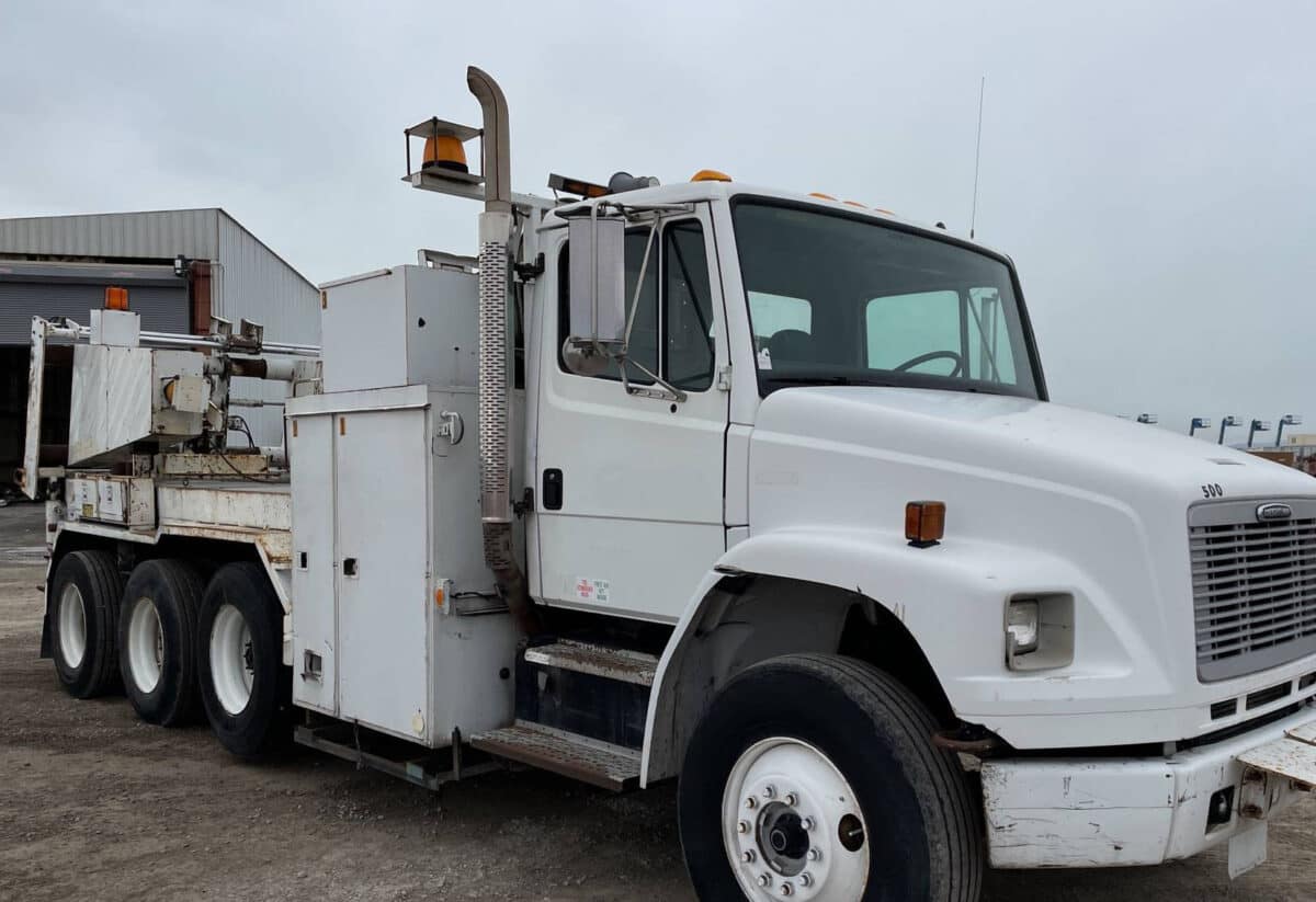1999 FREIGHTLINER FL80 Cable Puller Truck