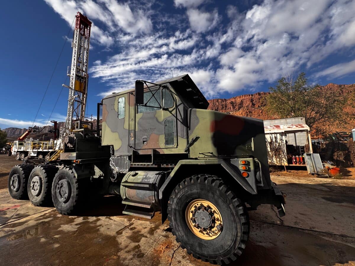 2001 Oshkosh M1070 8x8 Crew Cab Winch Truck