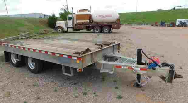 2003 American Trailer T/A-Dually Tilt Deck Trailer