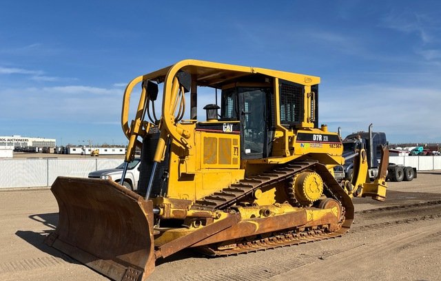 Bulldozer Caterpillar D7R XR Series II 2004 — Alberta, Canadá