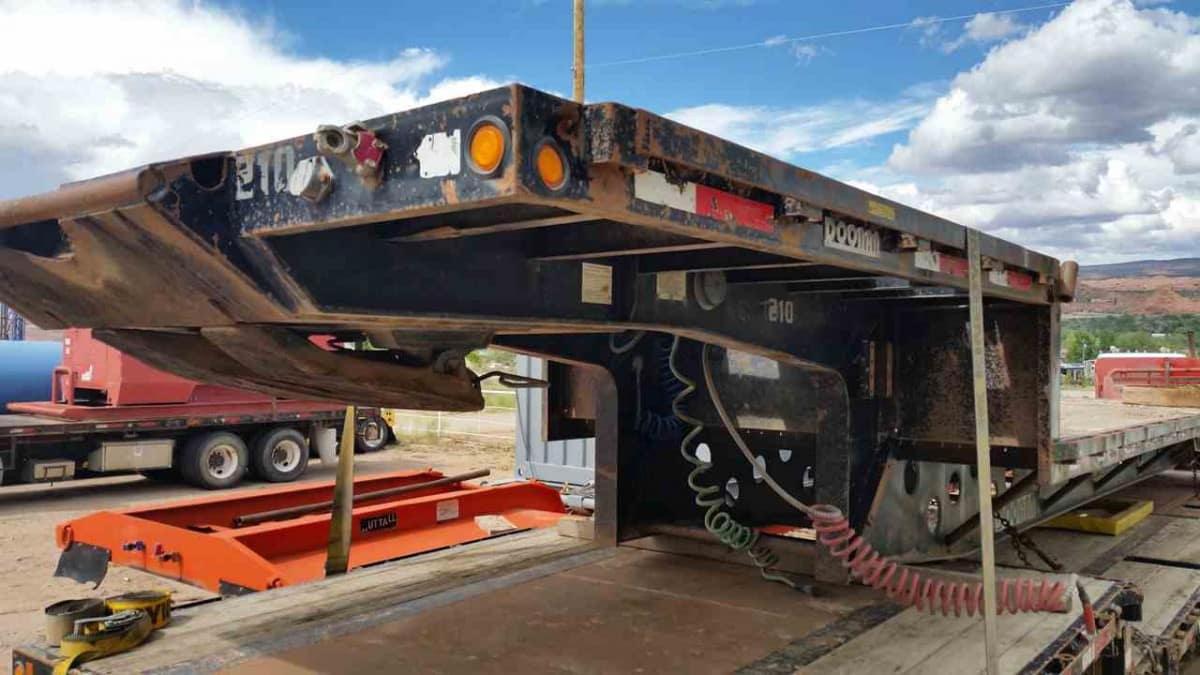 2007 Doonan T/A Step Deck Trailer w/ Tail Roll