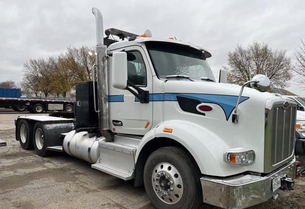 2016 Peterbilt 567 Winch Truck