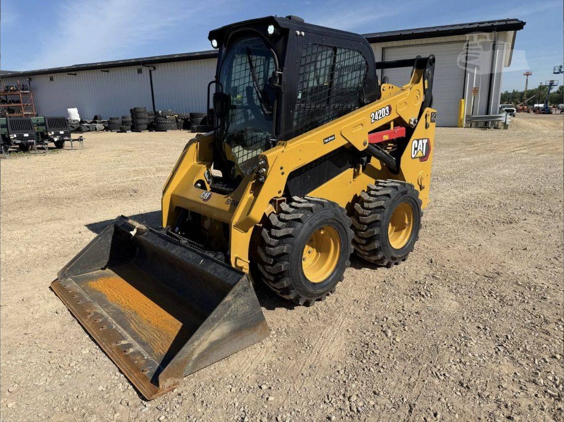 2024 Caterpillar 242D3 Minicargador — Minicargadoras